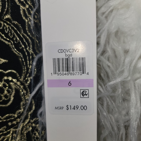 NWT Calvin Klein Short Sleeve Black/ Gold Velvet Embroidered Shift Dress Size 6 - Picture 5 of 5